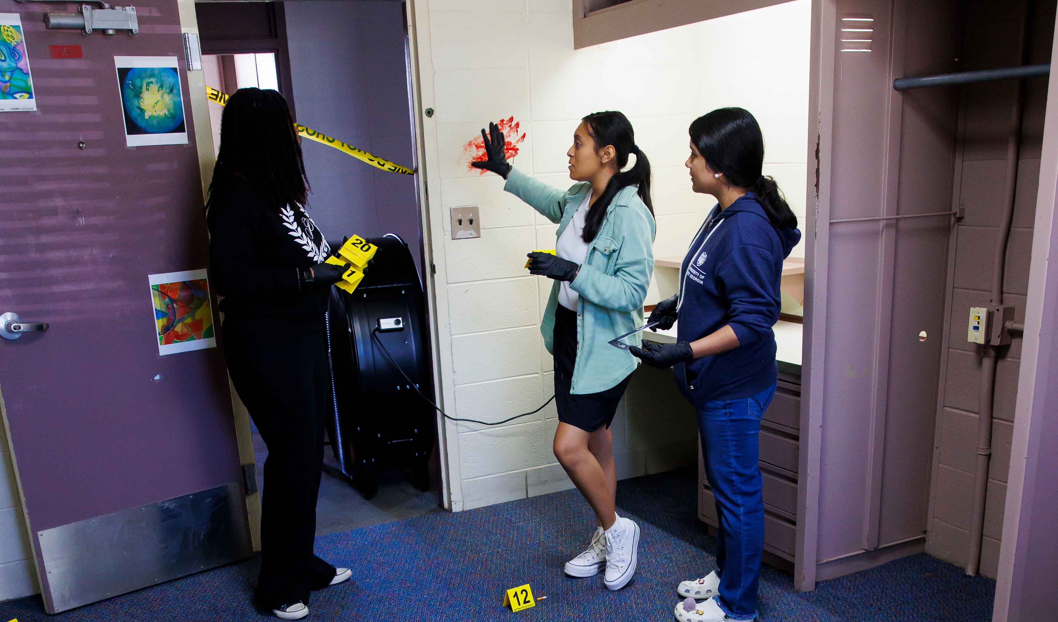 Students participating in a CSI workshop